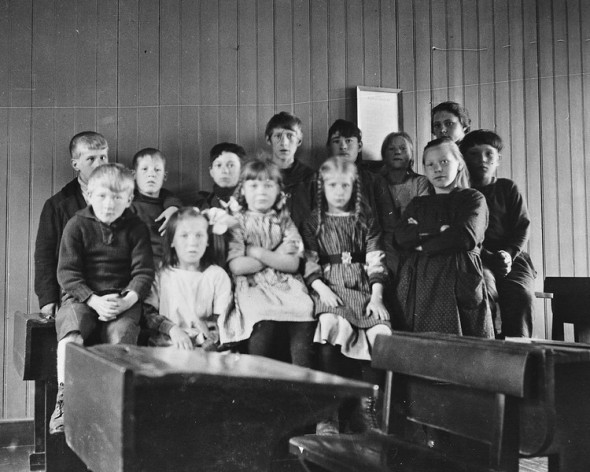 Skolen på Svanviken i 1920. Foto: Riksarkivet